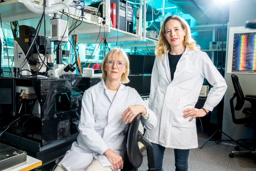 Two women in lab